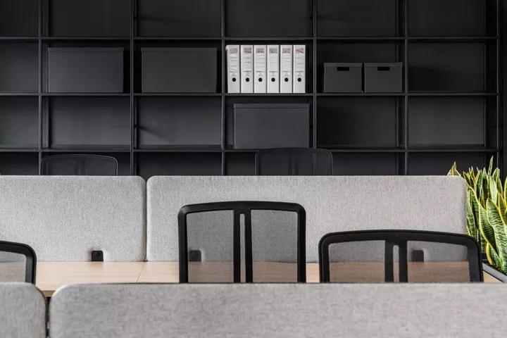 时尚红与黑德国hama波兰拉巴科沃总部办公改造设计欣赏