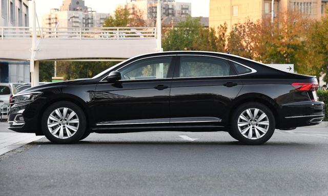 大众"黑骑士",气场比君威足,高保值 高功率,百公里油耗6.7l