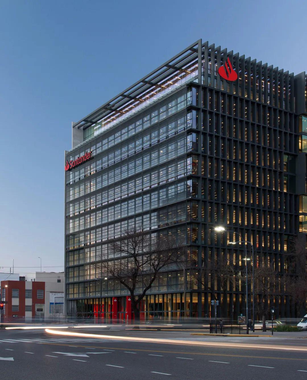 导视桑坦德银行总部