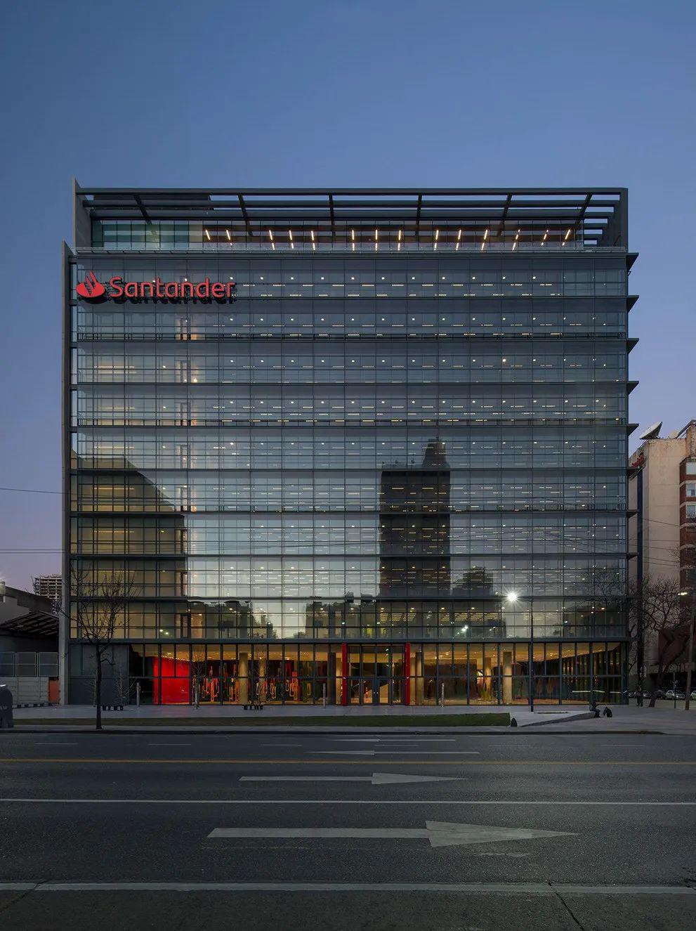 导视桑坦德银行总部