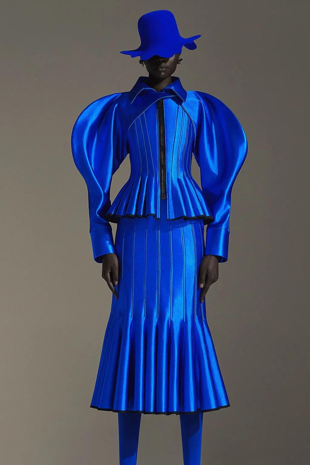 廓形灵感|时装上绽放的花花花花仙子立体廓形,美到心颤的大波浪设计与