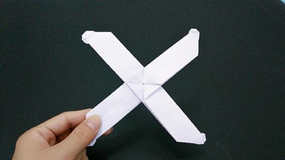 只要一张纸就能做十字回旋镖超好玩小朋友很喜欢简单折纸教程