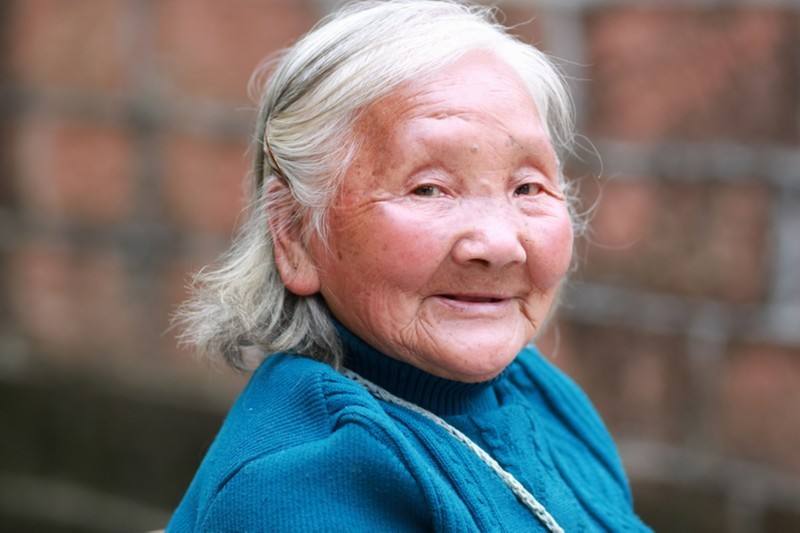 98岁奶奶一生不锻炼不忌口长寿之道在于心也