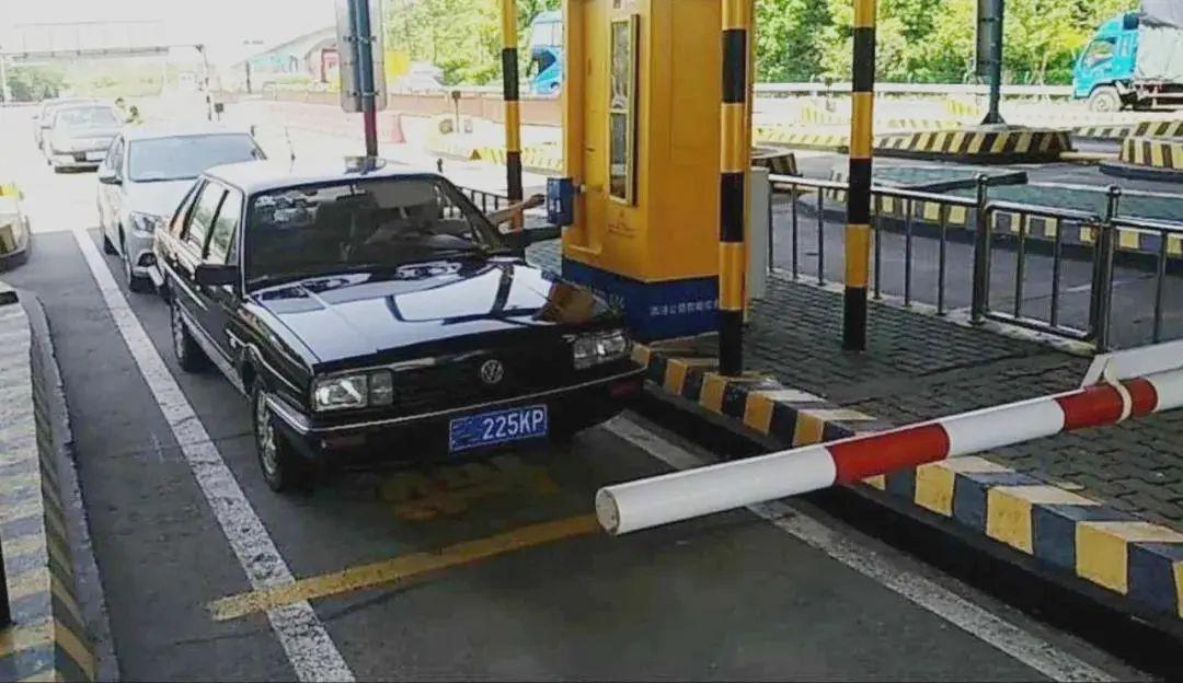 河北高速一车一落杆已开始收费肥乡车主看过来