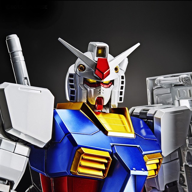 《机动战士高达》初代高达钛合金质感模型 电镀金属涂装效果超帅