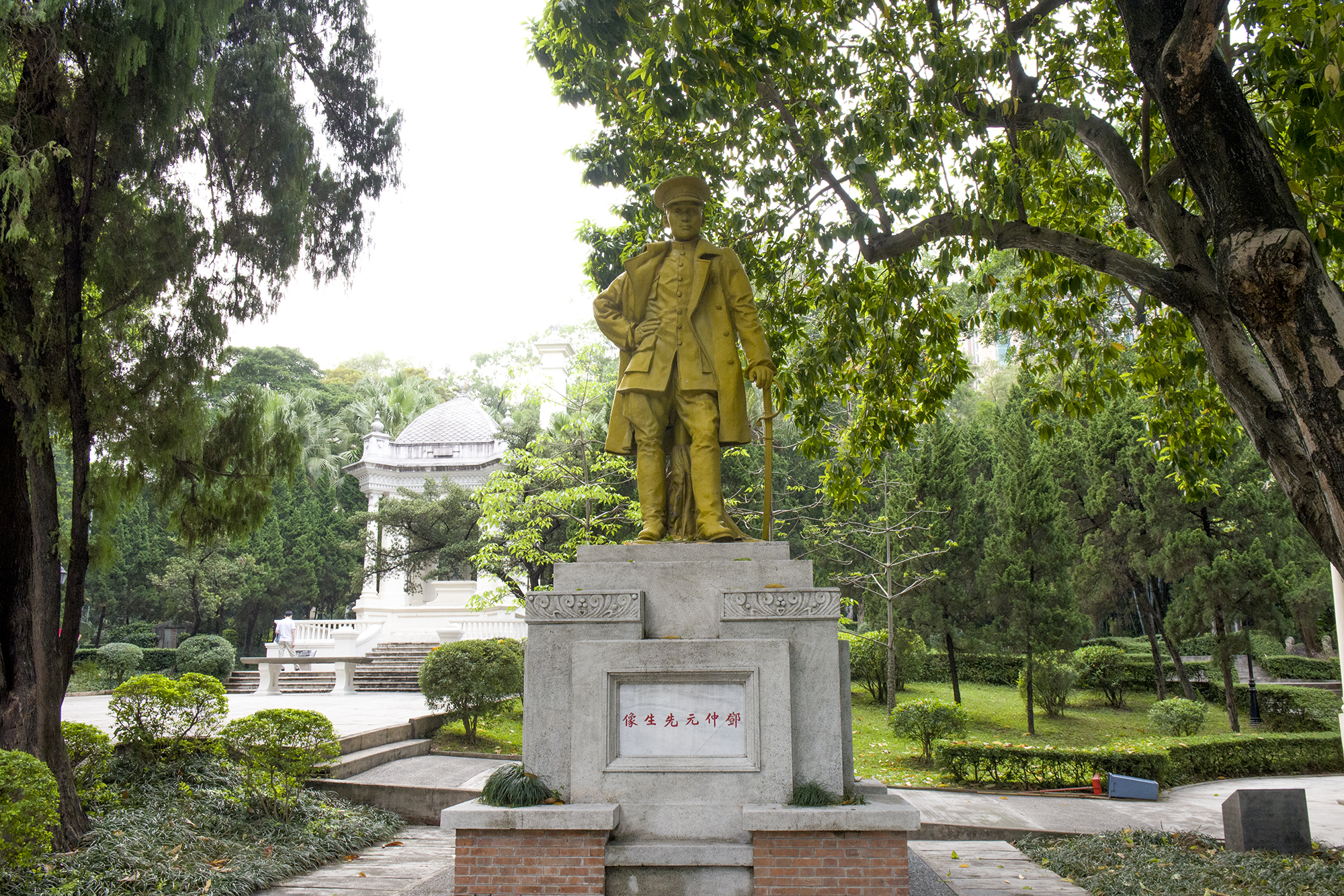 中国革命空军之父杨仙逸黄花岗墓园有一座杨仙逸之墓,其实这里是他的