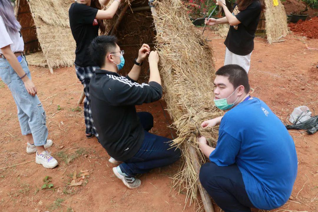无字部落"建筑"科普体验官劳动实践搭建活动_茅草屋