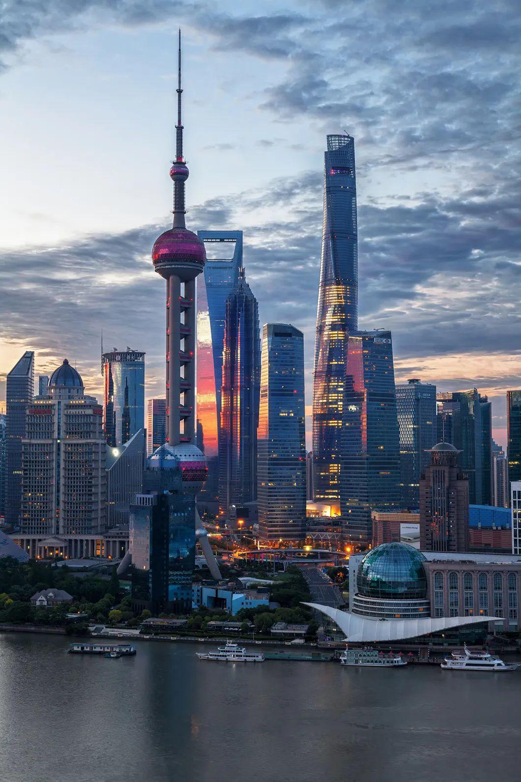 耗资120亿的恒大足球场蹦出了哪吒