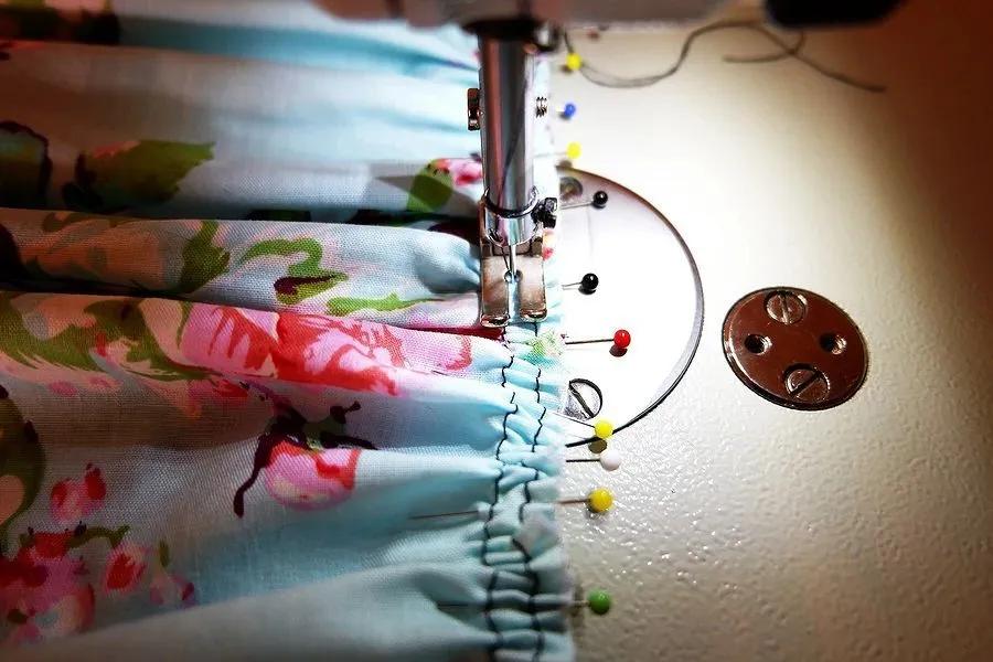 加工|俊美人台小董/精致雪纺连衣裙腰间抽褶的处理方法