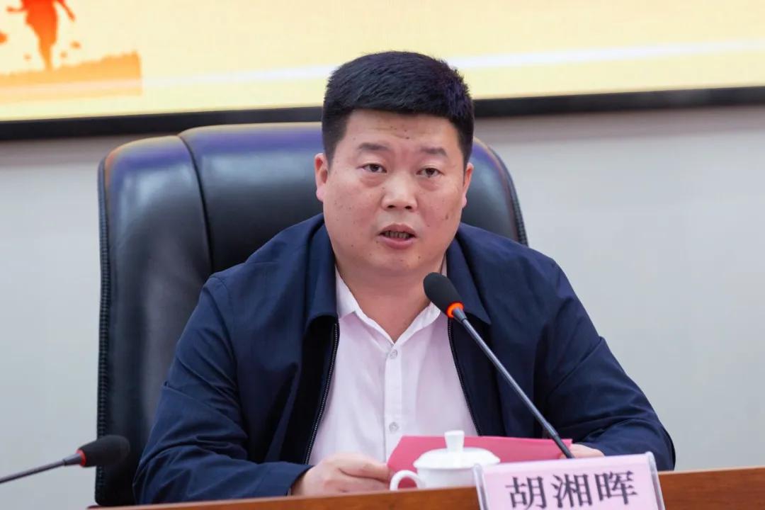 校党委副书记,校长贺振华作了《千帆竞发春潮涌 百舸争流正逢时》主题