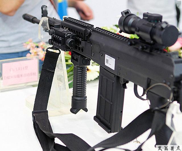 军事丨国产81式终极改进型突击步枪,外形相当时髦!