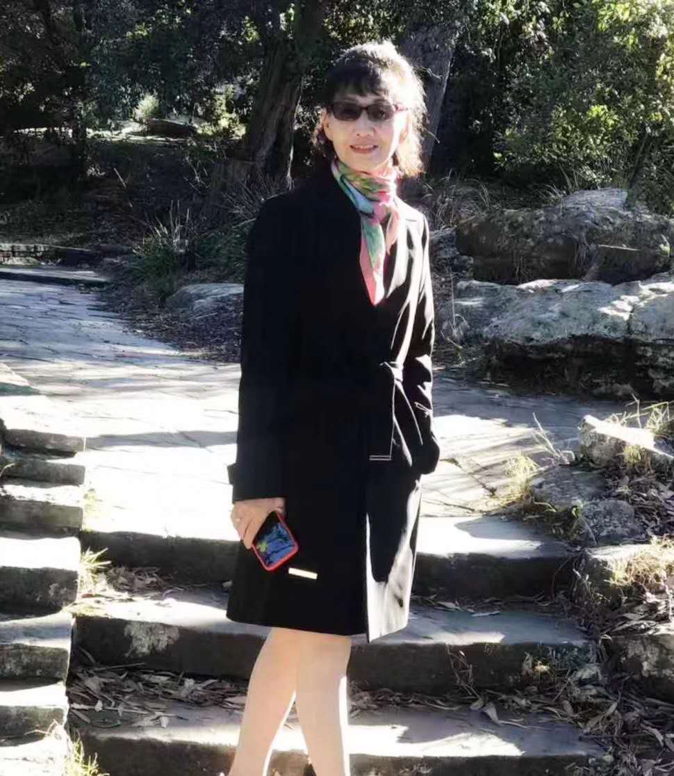 澳洲红荔艺术会会长刘运环艺术简介