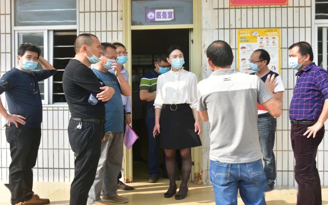 惠安宣传部许贞丽部长莅临文笔中学检查指导初三复学准备工作