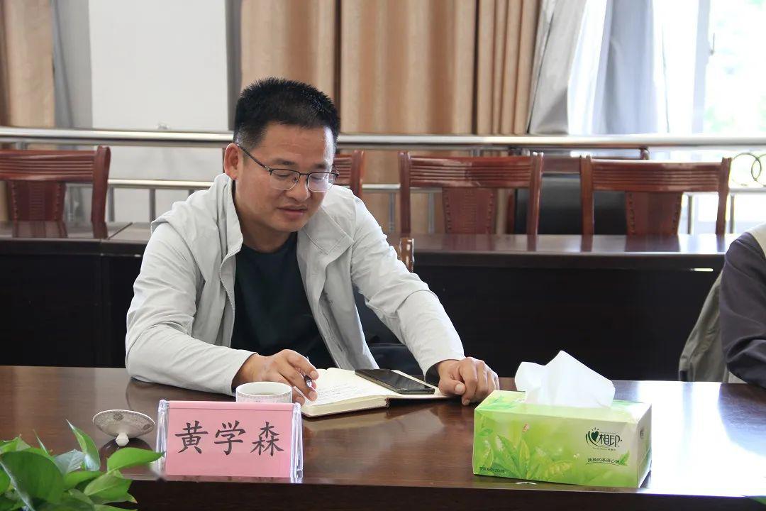 黄学森对老领导关心关爱企业,企业家表示感谢,对企业在周边居民房屋