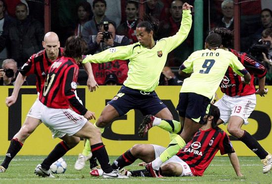 皮尔洛,加图索,内斯塔,斯塔姆对巴萨攻击组合小罗和猎豹埃托奥展开合