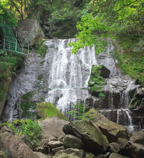 去浙北大峽谷賞奇觀竟看到安吉悠然山莊隱藏在雲層之上