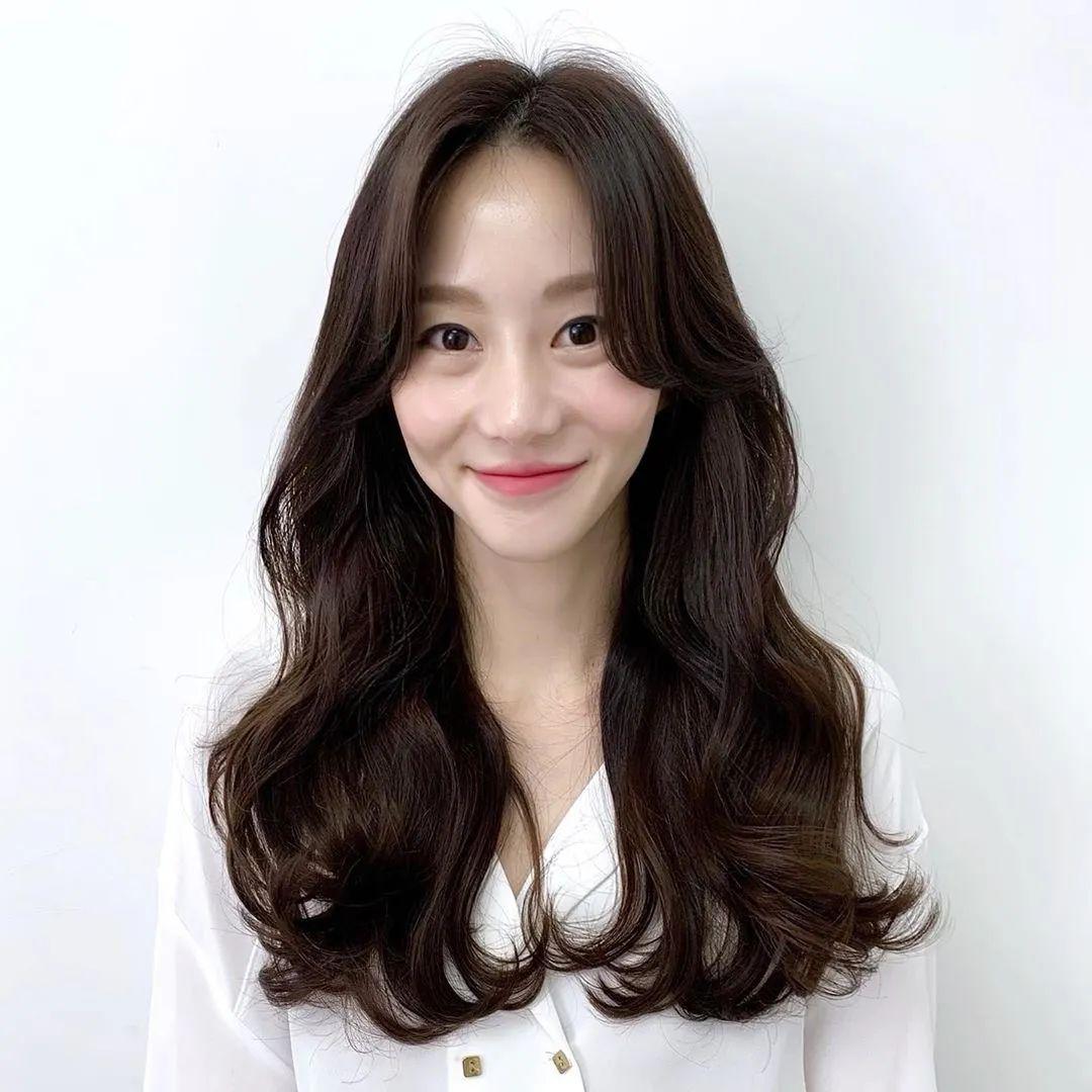 网红大波浪卷真是永远都不会过时的发型不但温柔还可以更好的展现女性