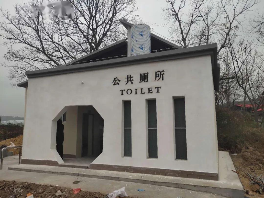 溪背村新建的"公共厕所"实景图岗背村新建的"公共厕所"实景图厕所虽小