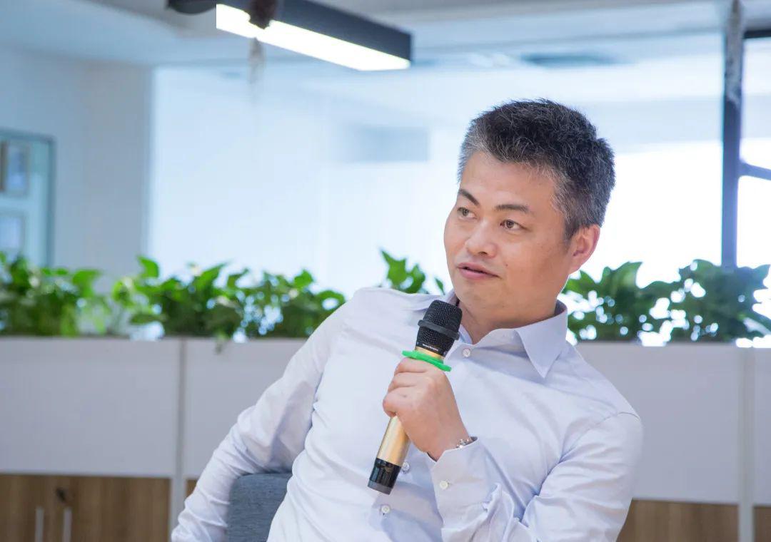 无竹会创始人张柯▼成都市住房和城乡建设局机关党委书记刘坚活动首先