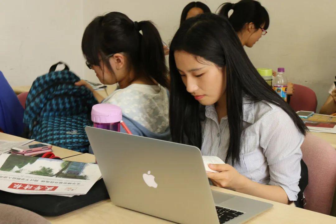 法边余思李婧怡立足实践保持思考