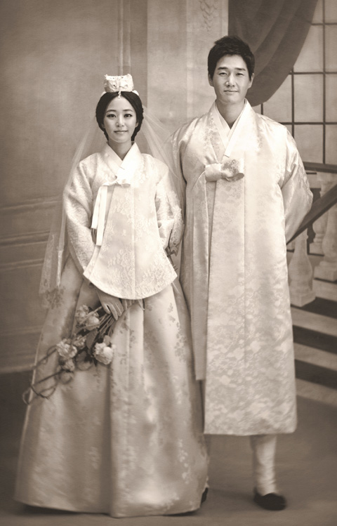 原创刘智泰儿子照片公开超可爱与李英爱崔智友合作妻子金孝珍小8岁