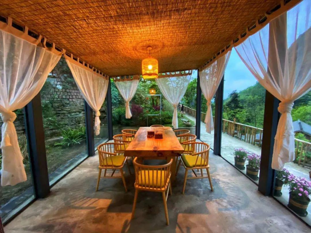 吃冷水鱼住精品民宿去峨眉这个地方感受诗和远方