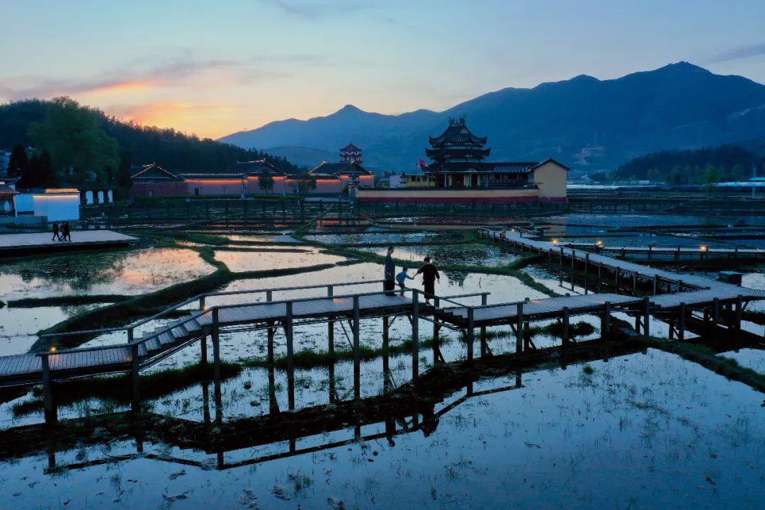 来看!新华社记者镜头中的周宁古村落……_福建省