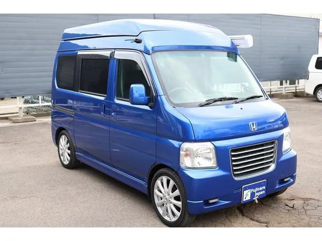 这款房车是由本田vamos hobio厢型车改造而来的.