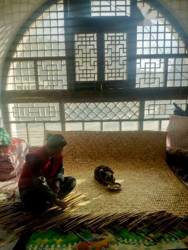 打席子技艺老祖先巧用大自然馈赠民间技艺里全是生存的大智慧