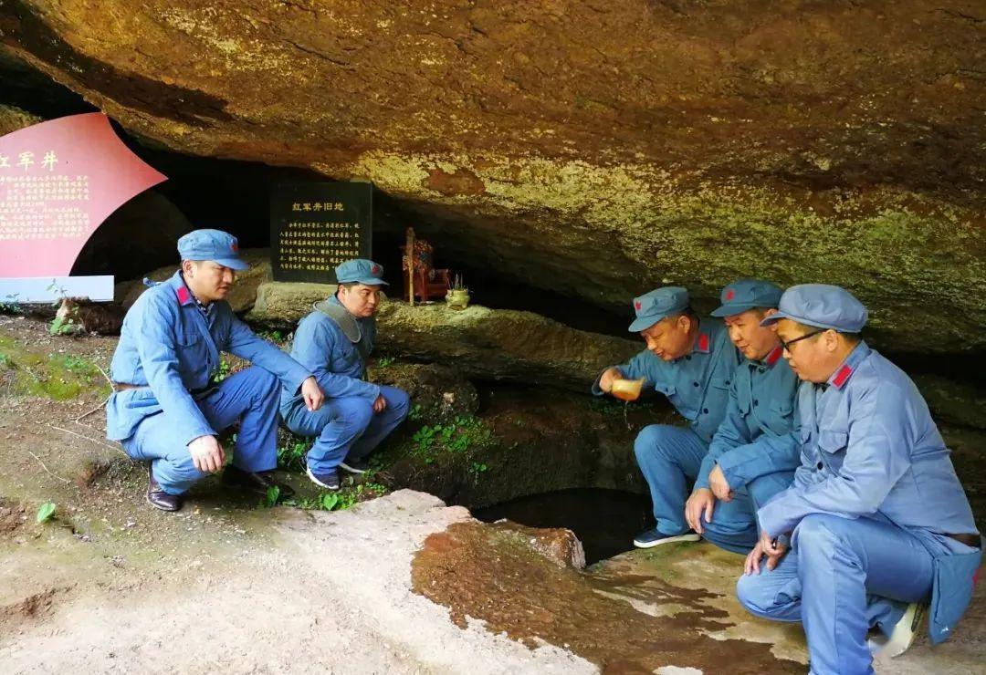 【平江县自媒体协会】进景区登山健身,助力旅游复苏_红军营