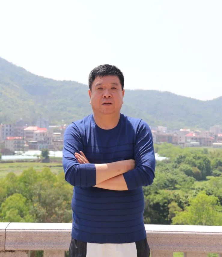 福建南安这位"宅男"原来是隐形富豪_姚发兴