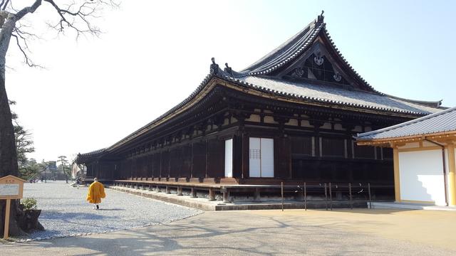 三十三间堂是日本古建筑,位于今京都市东山区七条