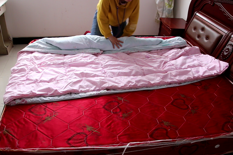 教你套被子最快的方法,一个人2分钟轻松搞定,太方便了