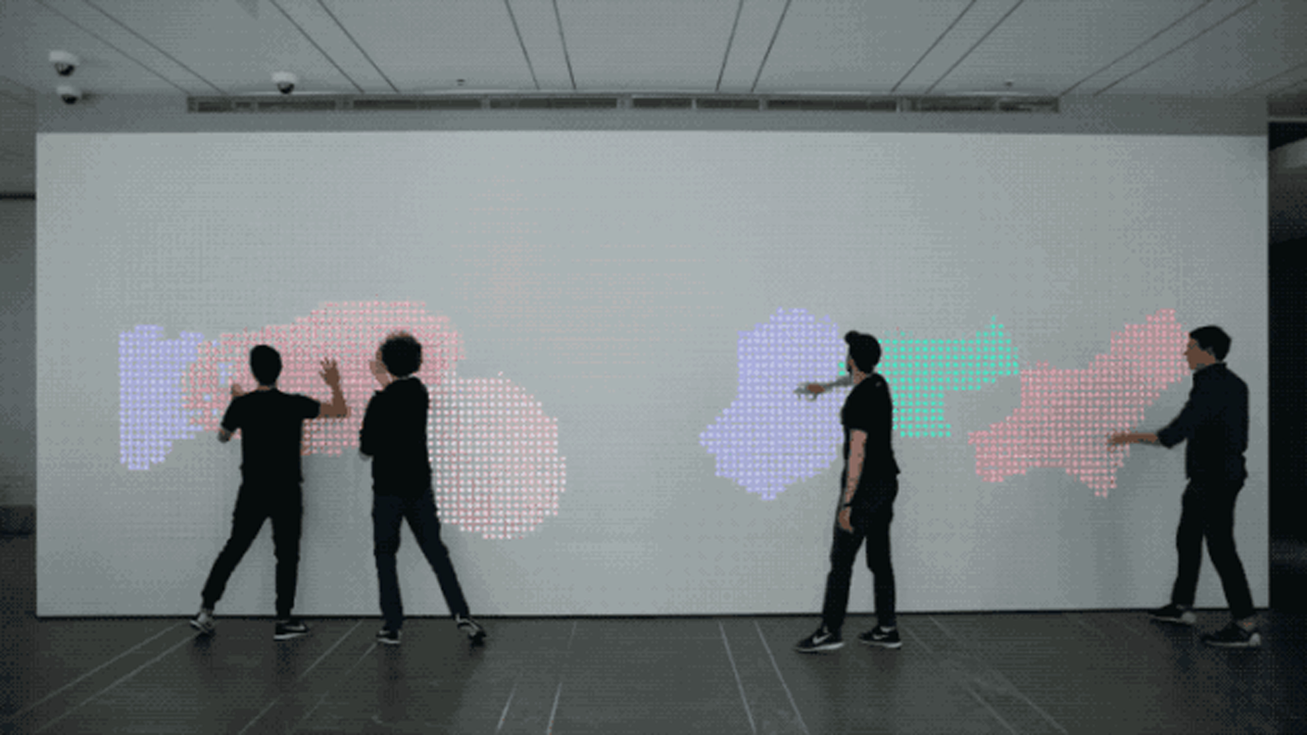 互动装置丨用140x42像素的显示器玩游戏是怎样的一种体验