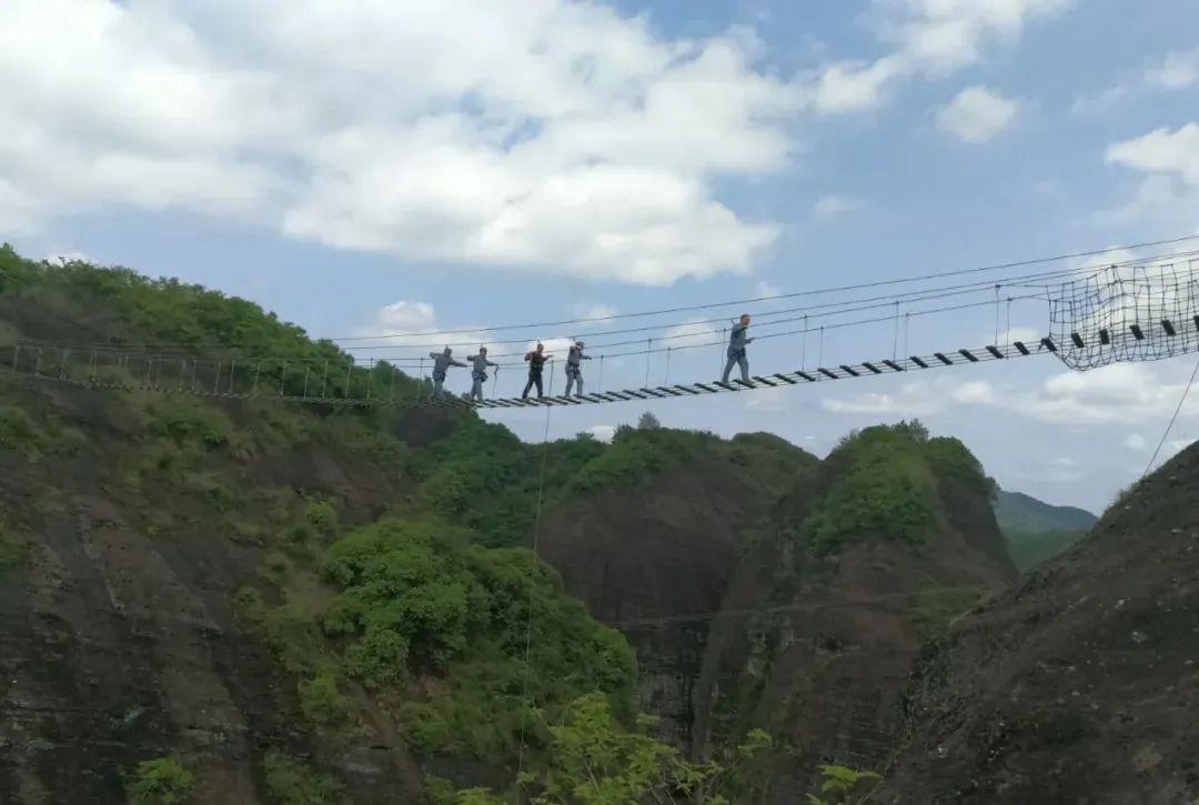 平江縣自媒體協會進景區登山健身助力旅遊復甦