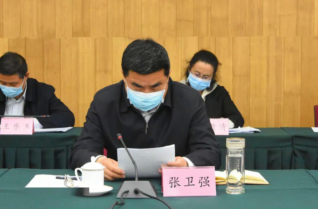 >>城市扬尘治理,工业污染源整治等工作专班作表态发言市领导侯晓滨,常