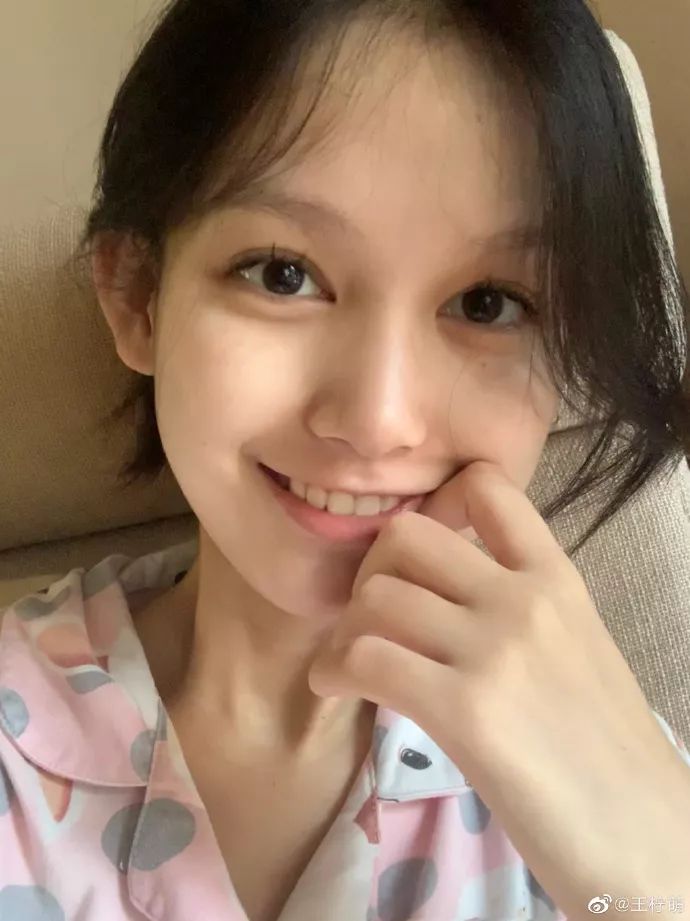 雪梨家网红模特曾因太美遭校园暴力,如今靠生图让网络喷子闭嘴!