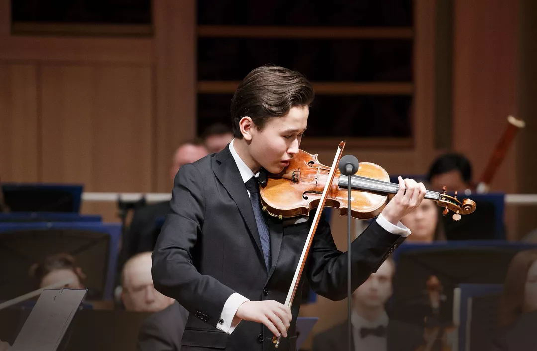 新生代男神级小提琴家daniellozakovich丹尼尔洛扎科维奇