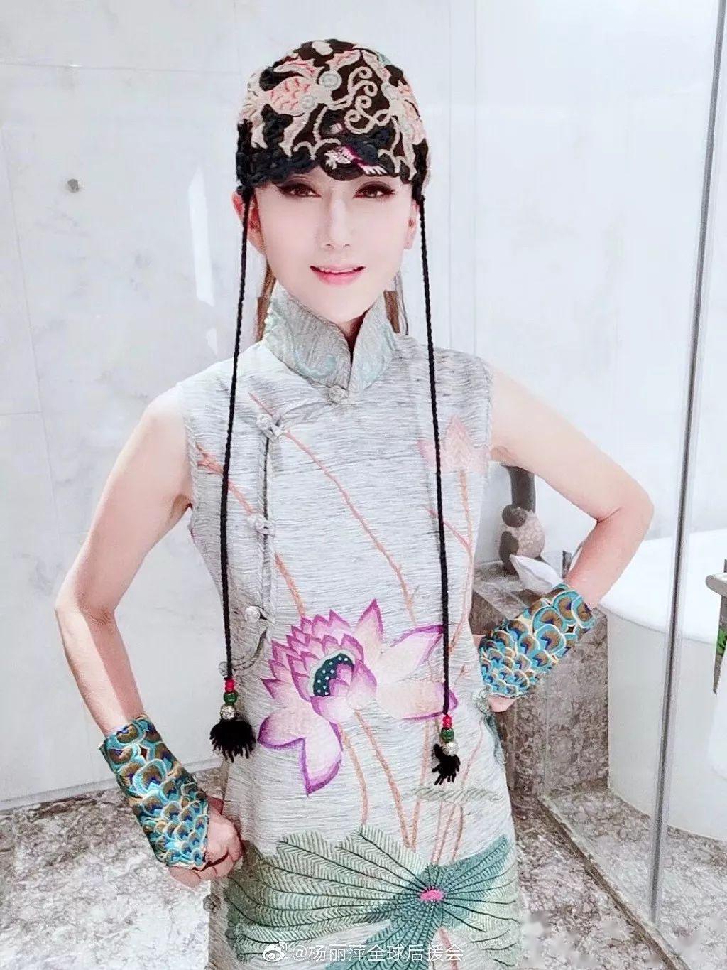 杨丽萍的中国民族服饰穿的是这么的优雅动人