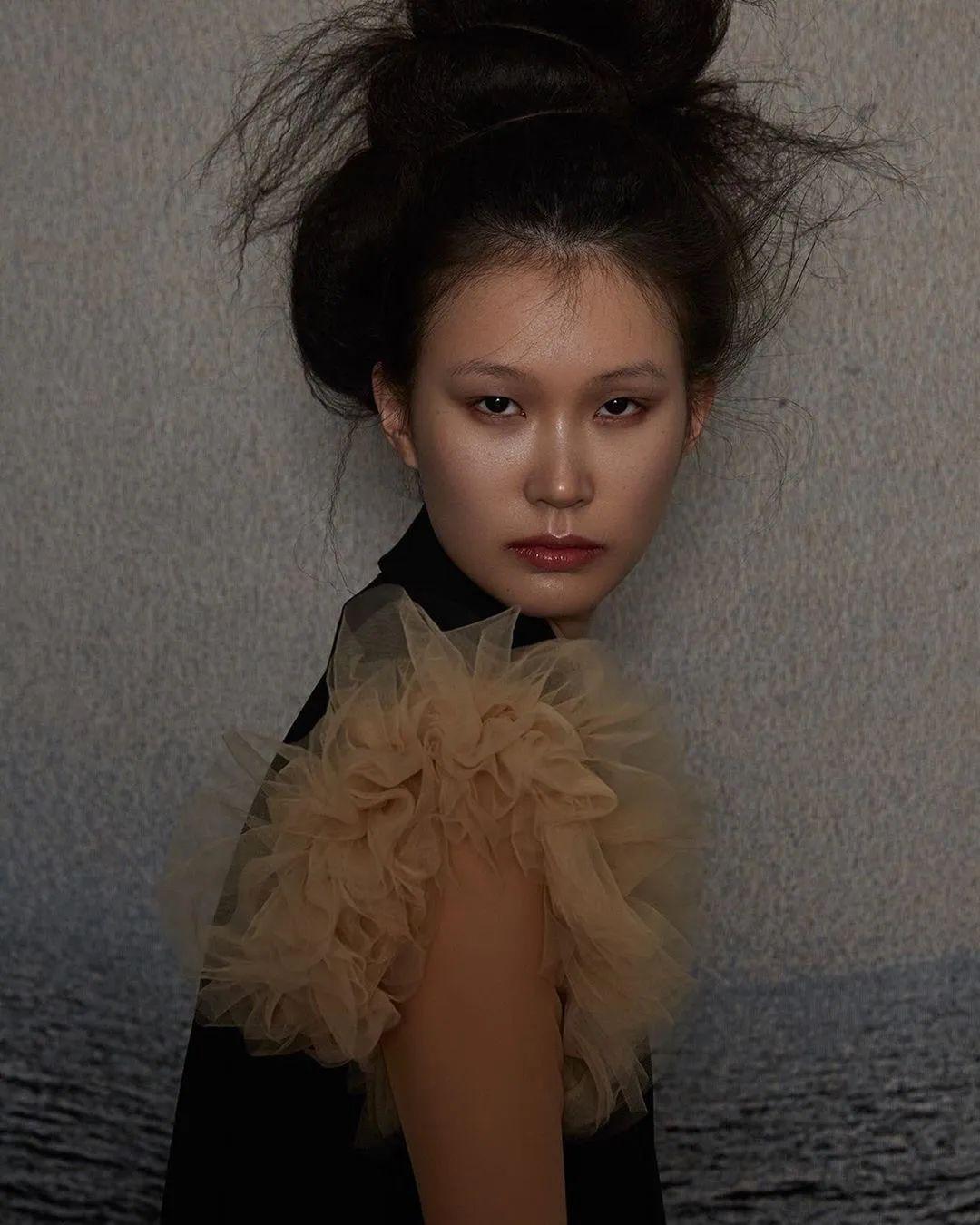 陈曦登dew杂志四月刊 "back and forth"