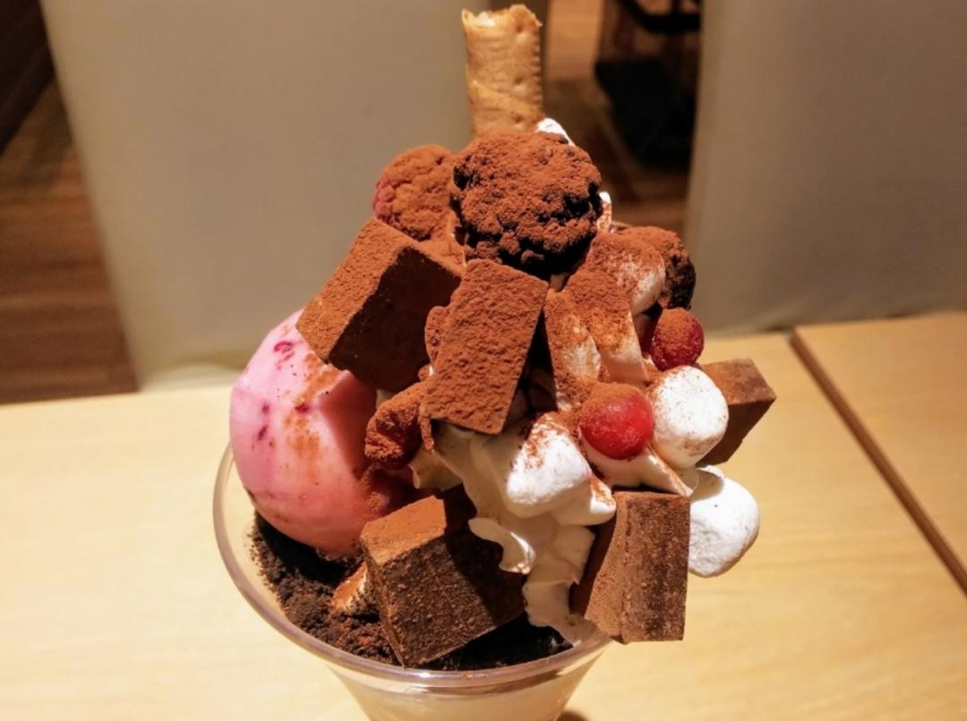 超大冰激淋芭菲20个人都吃不完