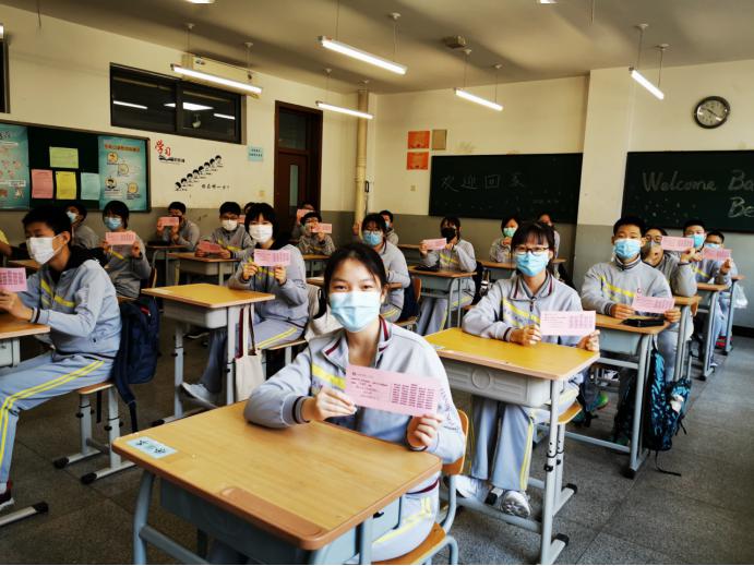 春暖花开学子归来天津一中初三学生收到一份暖心的礼物