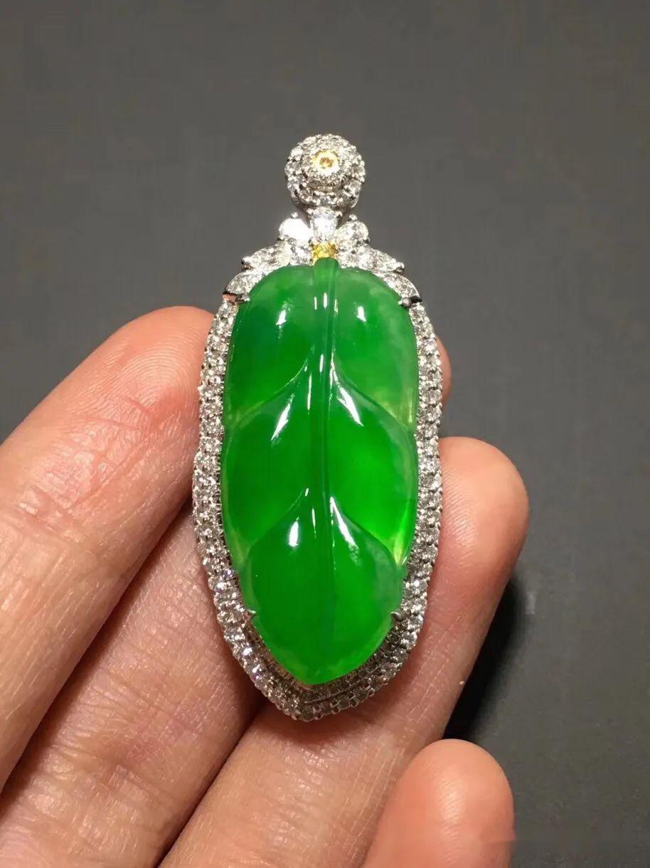 翡翠欣赏丨冰种正阳绿蛋面锁骨链19300元