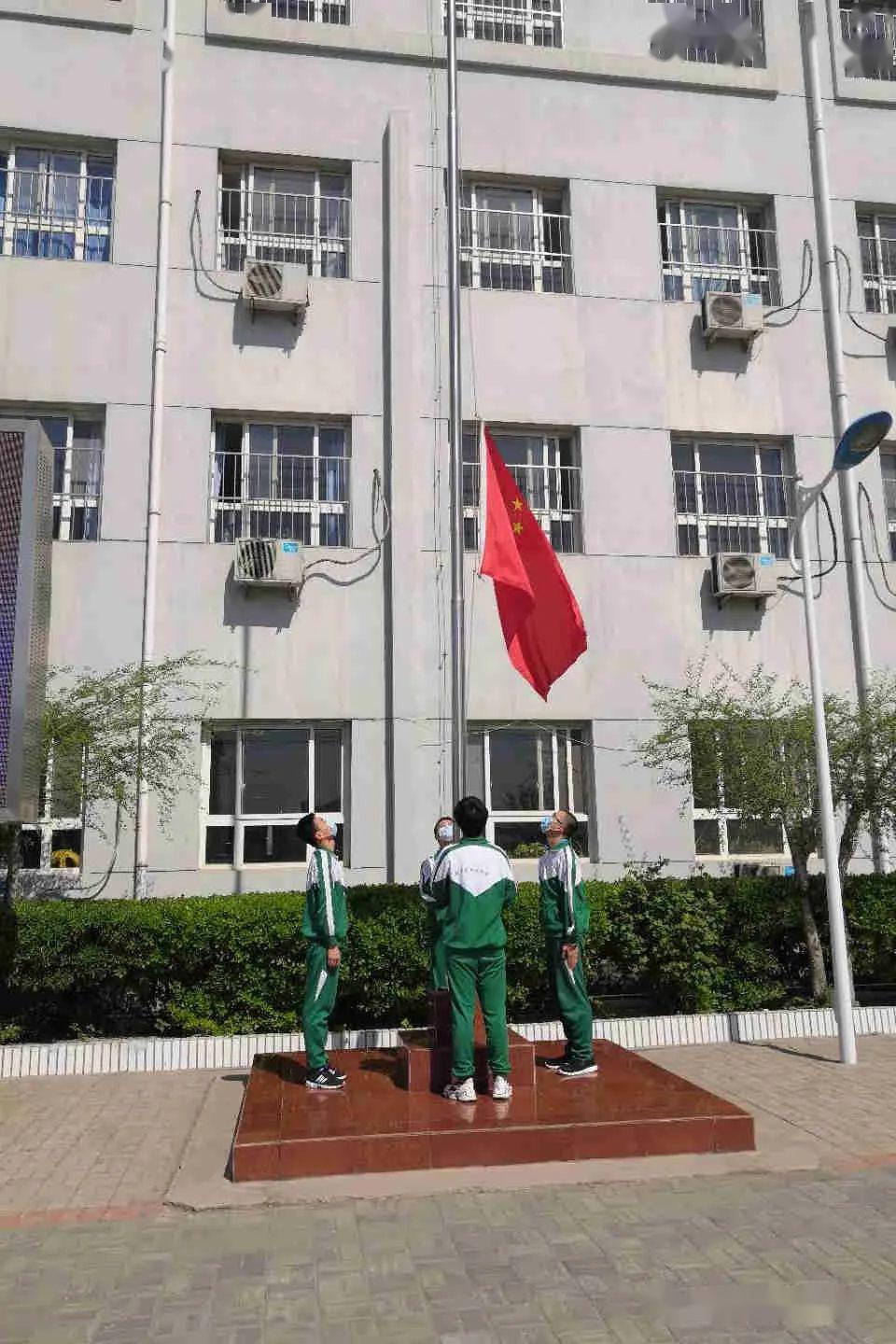 【西青区中学2020年春季复课开学第一课】王稳庄中学上好"复学第一课"