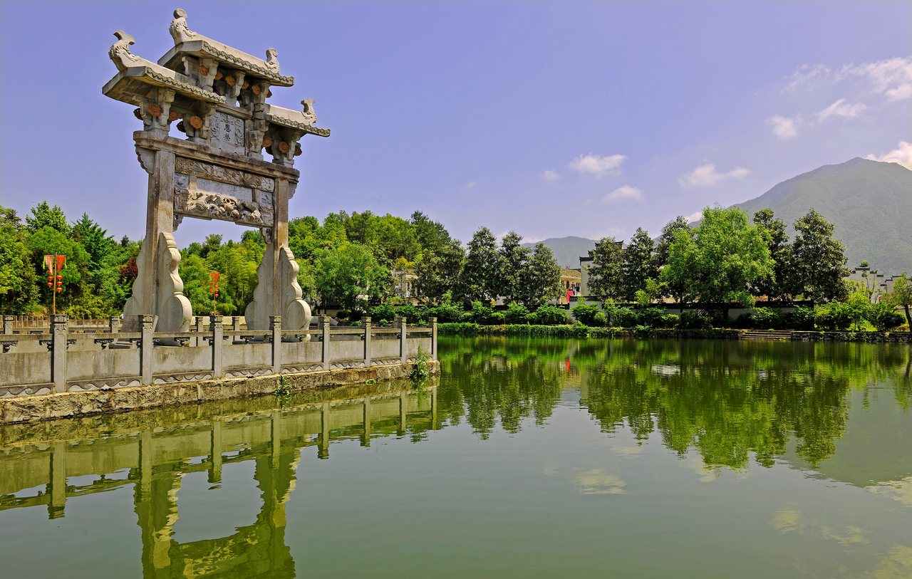 原创安徽旌德县云上梯田在朝阳晨雾映衬下宛如人间仙境