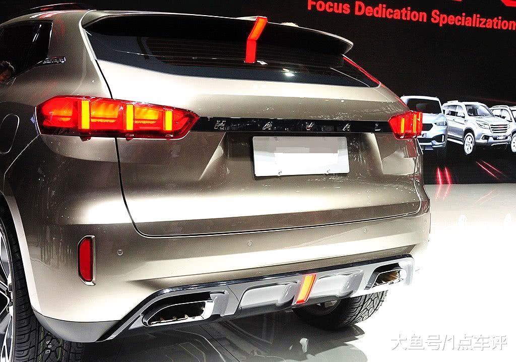 车身尺寸方面,哈弗h10的长宽高为4746mm,1924mm,1649mm,车身轴距达到