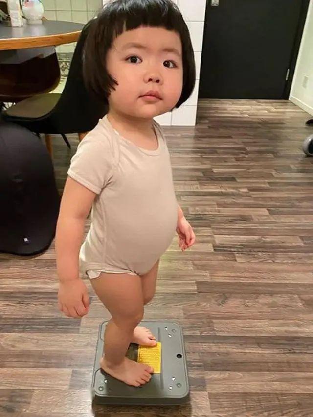 遭吐槽借女卖货tvb男星妻子不理2岁女儿抗拒狂录影孩子是摇钱树