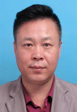 他被评为2019年武强县"时代新人"暨第七届道德模范,衡水市"优秀驻村第