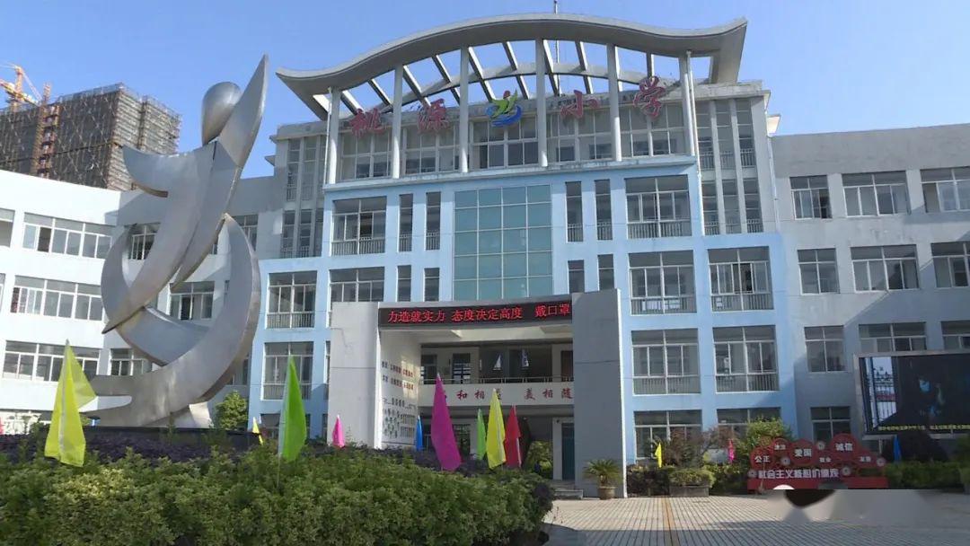 神兽归笼今天我县5万余名学生返校复课啦