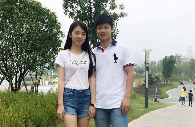 苏炳添是暨南大学的研究生,已经和妻子相爱十多年了_照片